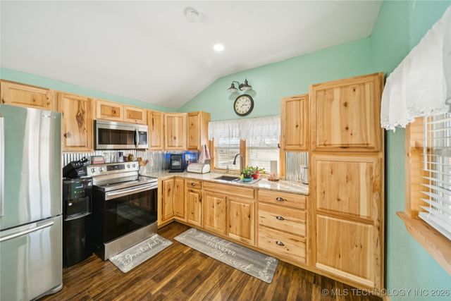 20665 S Carefree Drive, Claremore, OK 74019