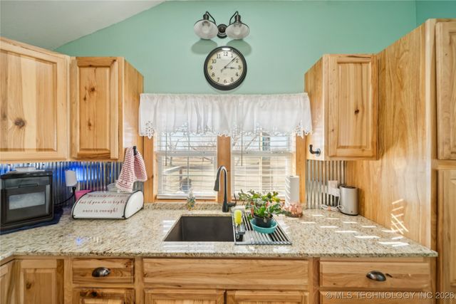 20665 S Carefree Drive, Claremore, OK 74019