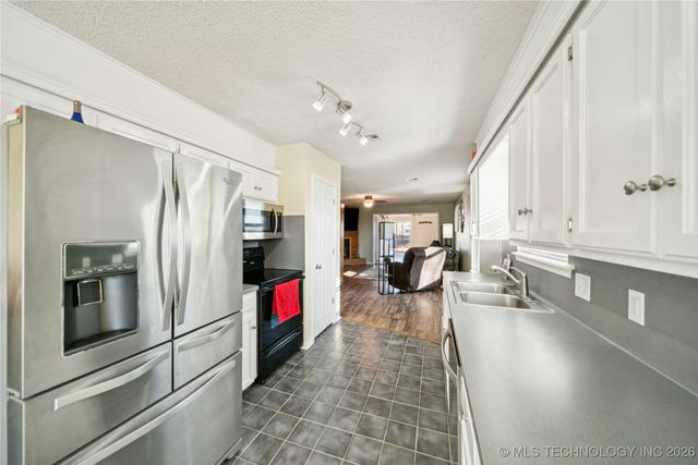 20665 S Carefree Drive, Claremore, OK 74019