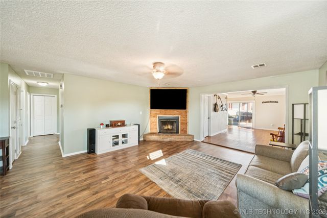 20665 S Carefree Drive, Claremore, OK 74019