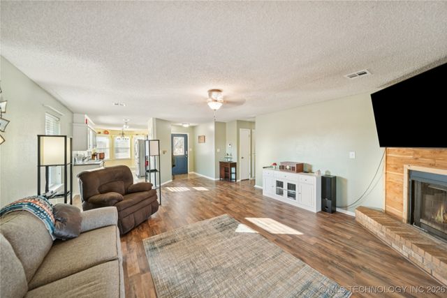 20665 S Carefree Drive, Claremore, OK 74019