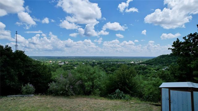 804 NE 9th Street, Mineral Wells, TX 76067