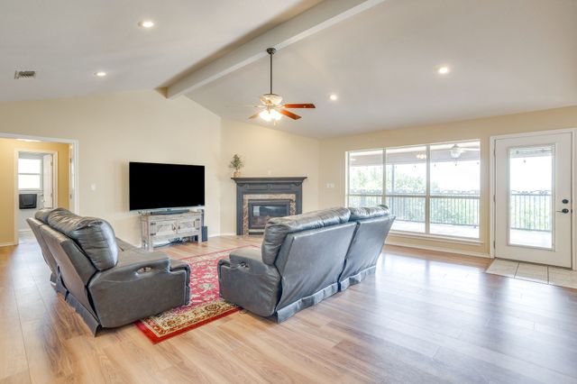 804 NE 9th Street, Mineral Wells, TX 76067