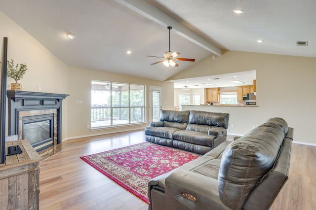 804 NE 9th Street, Mineral Wells, TX 76067
