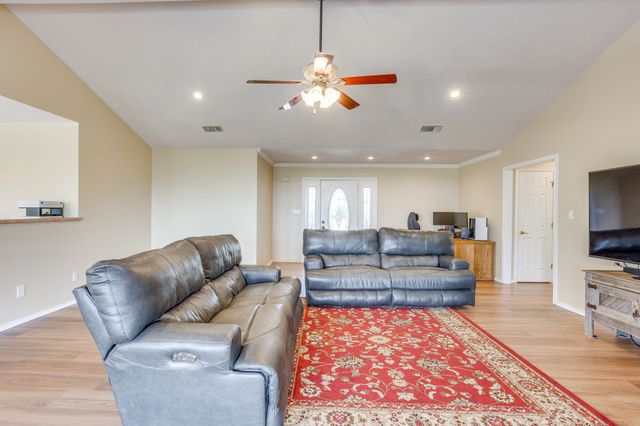 804 NE 9th Street, Mineral Wells, TX 76067