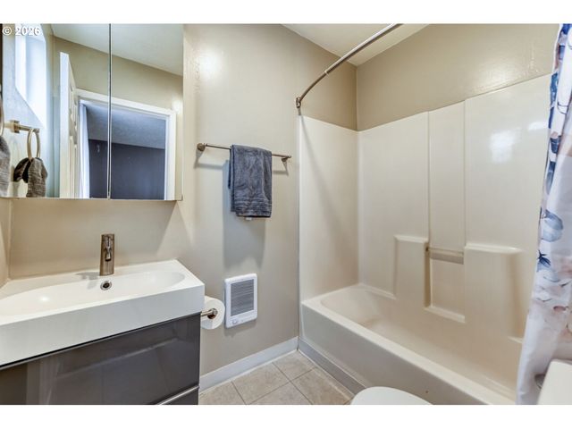 7335 Se HENDERSON St, Portland, OR 97206