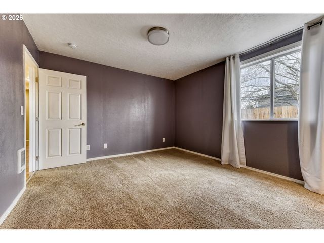 7335 Se HENDERSON St, Portland, OR 97206