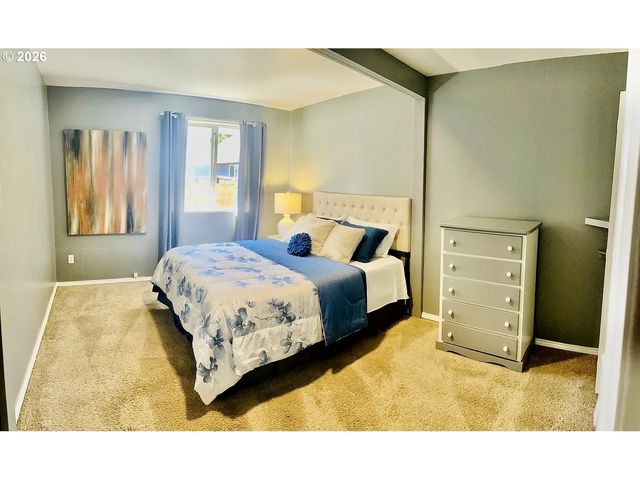 7335 Se HENDERSON St, Portland, OR 97206