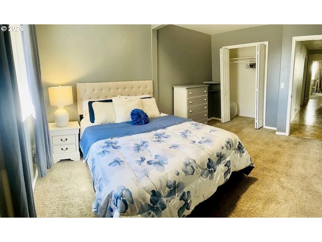 7335 Se HENDERSON St, Portland, OR 97206