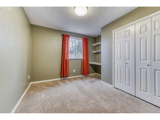 7335 Se HENDERSON St, Portland, OR 97206