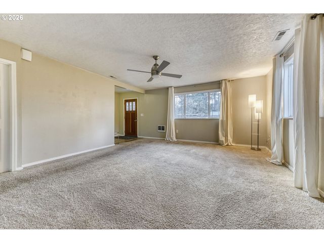 7335 Se HENDERSON St, Portland, OR 97206