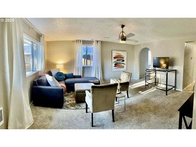 7335 Se HENDERSON St, Portland, OR 97206