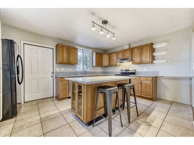 7335 Se HENDERSON St, Portland, OR 97206