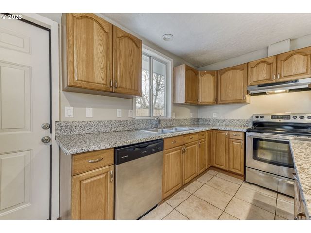 7335 Se HENDERSON St, Portland, OR 97206