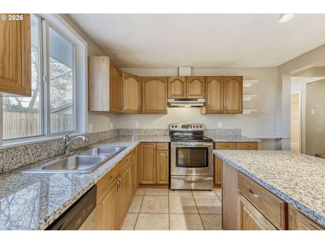 7335 Se HENDERSON St, Portland, OR 97206