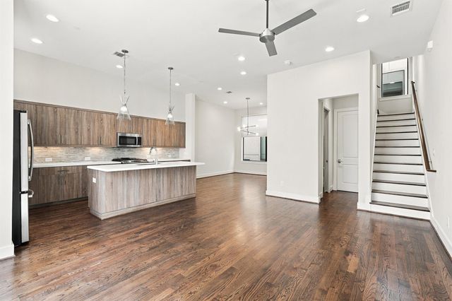 1004 California Street 203, Houston, TX 77006