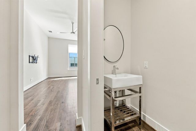1004 California Street 203, Houston, TX 77006