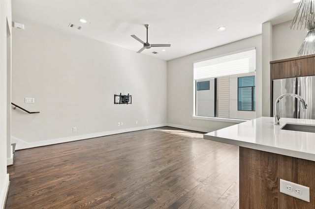 1004 California Street 203, Houston, TX 77006