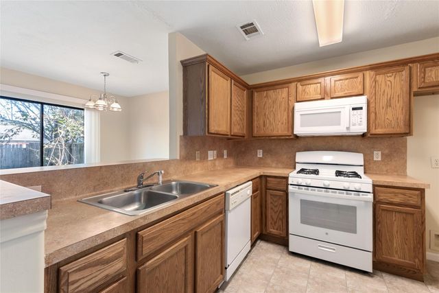 10241 Azalea Village, Houston, TX 77088