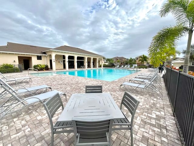 10041 W Verona Circle, Vero Beach, FL 32966