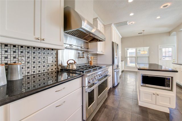 309 Oak Creek Drive, League City, TX 77573