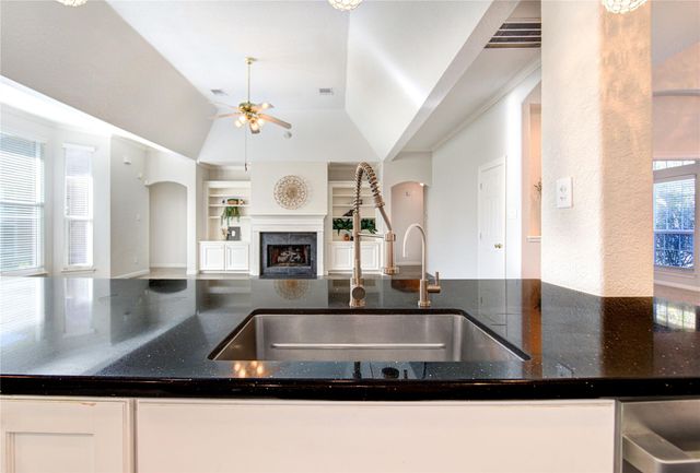 309 Oak Creek Drive, League City, TX 77573