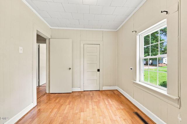 221 Zollicoffer Avenue, Henderson, NC 27536