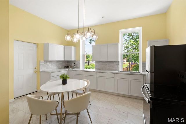 2032 E Adelaide Avenue, St Louis, MO 63107