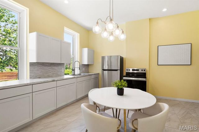 2032 E Adelaide Avenue, St Louis, MO 63107