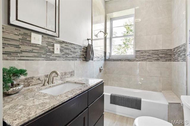 2032 E Adelaide Avenue, St Louis, MO 63107