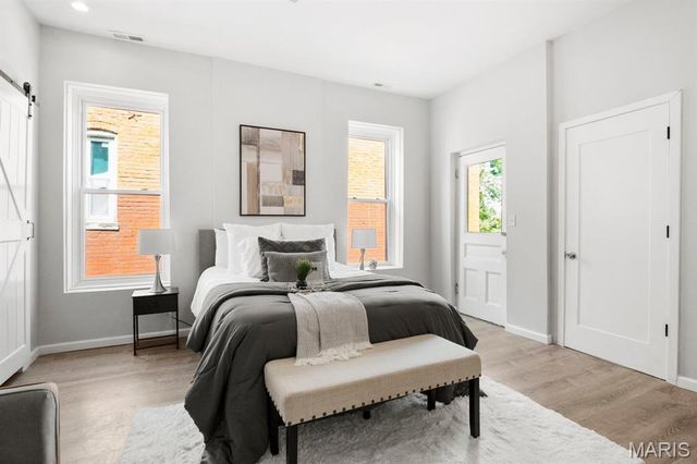 2032 E Adelaide Avenue, St Louis, MO 63107