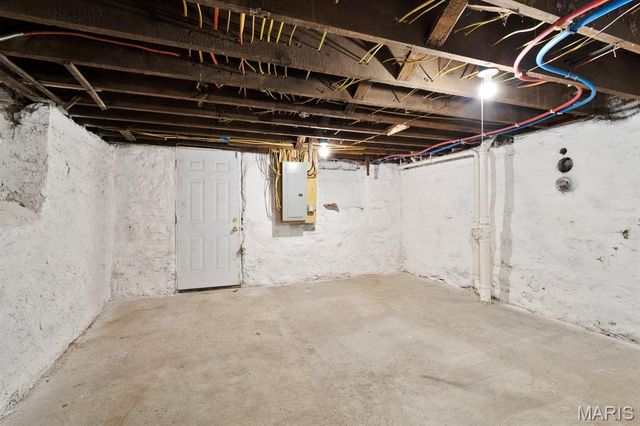 2032 E Adelaide Avenue, St Louis, MO 63107