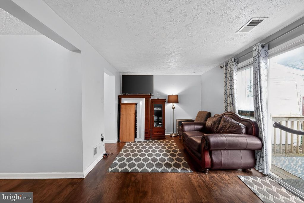 Image 6 of property listing at 133 KETTERING DR, Upper Marlboro, MD 20774