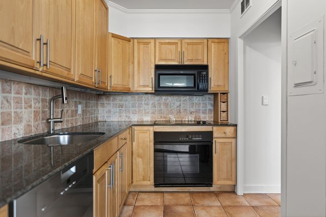 1550 N Lake Shore Drive 25C, Chicago, IL 60610