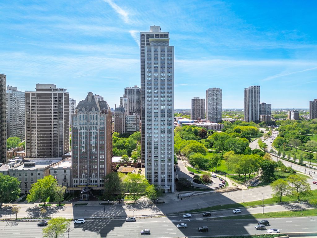 1550 N Lake Shore Drive 25C, Chicago, IL 60610