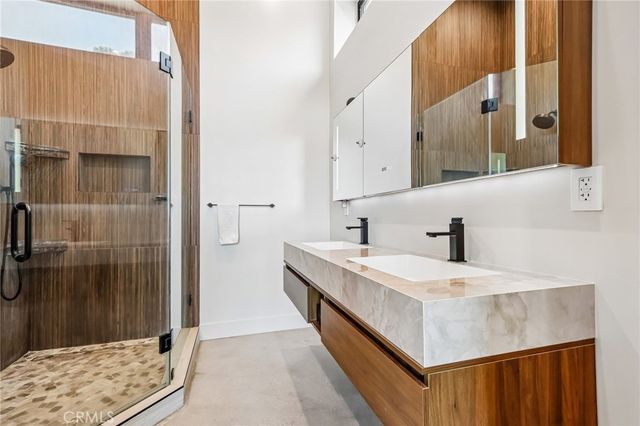 8504 Outland View Drive, Sun Valley, CA 91352