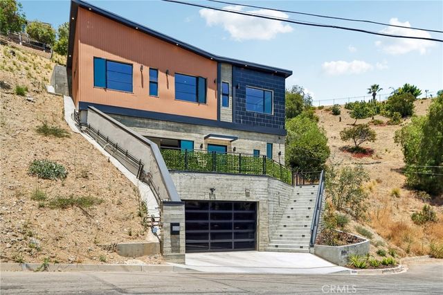 8504 Outland View Drive, Sun Valley, CA 91352