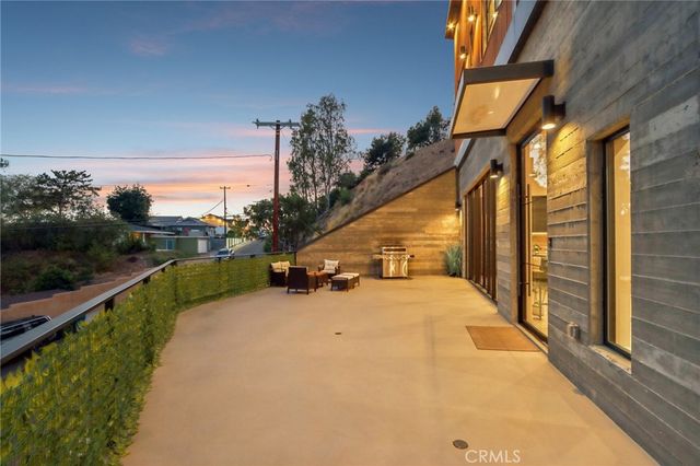 8504 Outland View Drive, Sun Valley, CA 91352