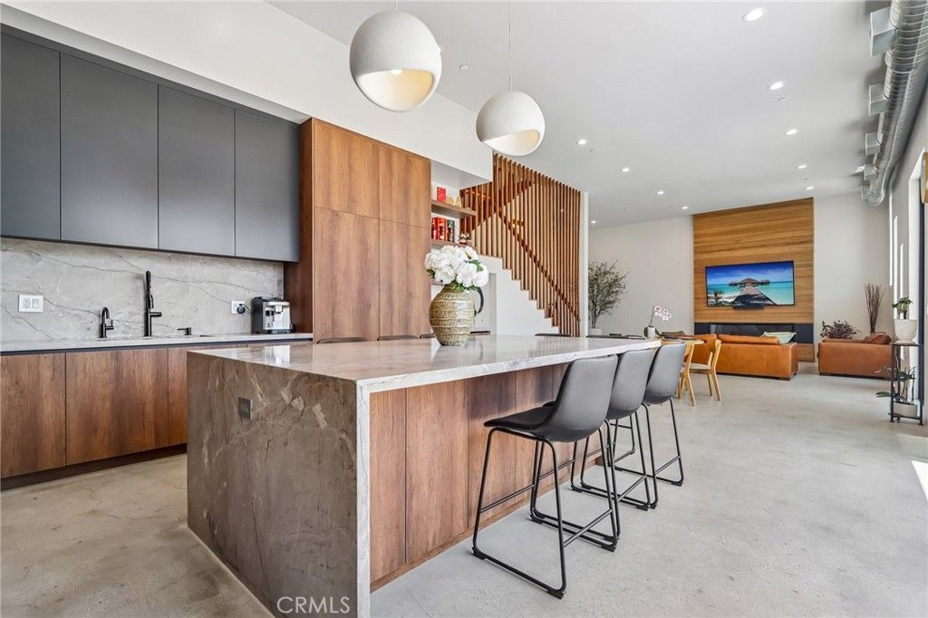 Image 13 of property listing at 8504 Outland View Drive, Sun Valley, CA 91352