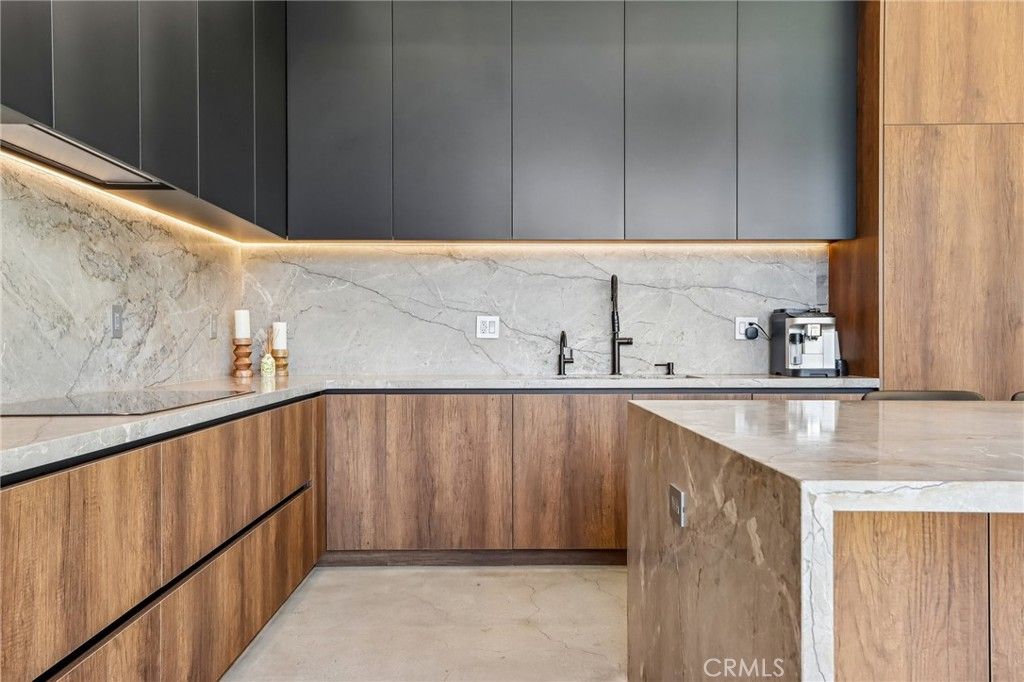 Image 17 of property listing at 8504 Outland View Drive, Sun Valley, CA 91352