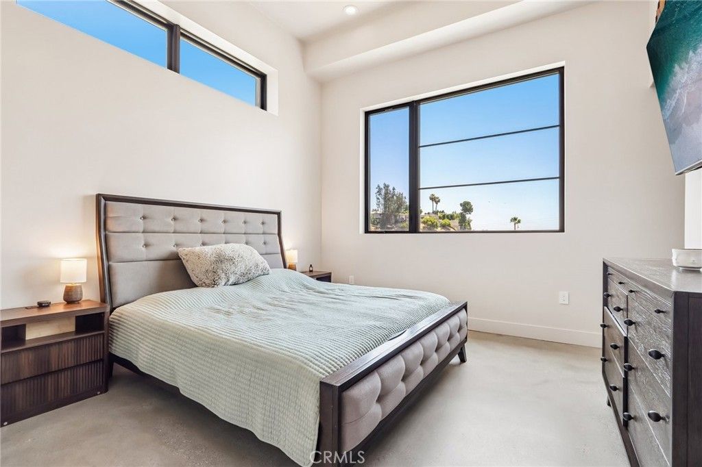 Image 21 of property listing at 8504 Outland View Drive, Sun Valley, CA 91352