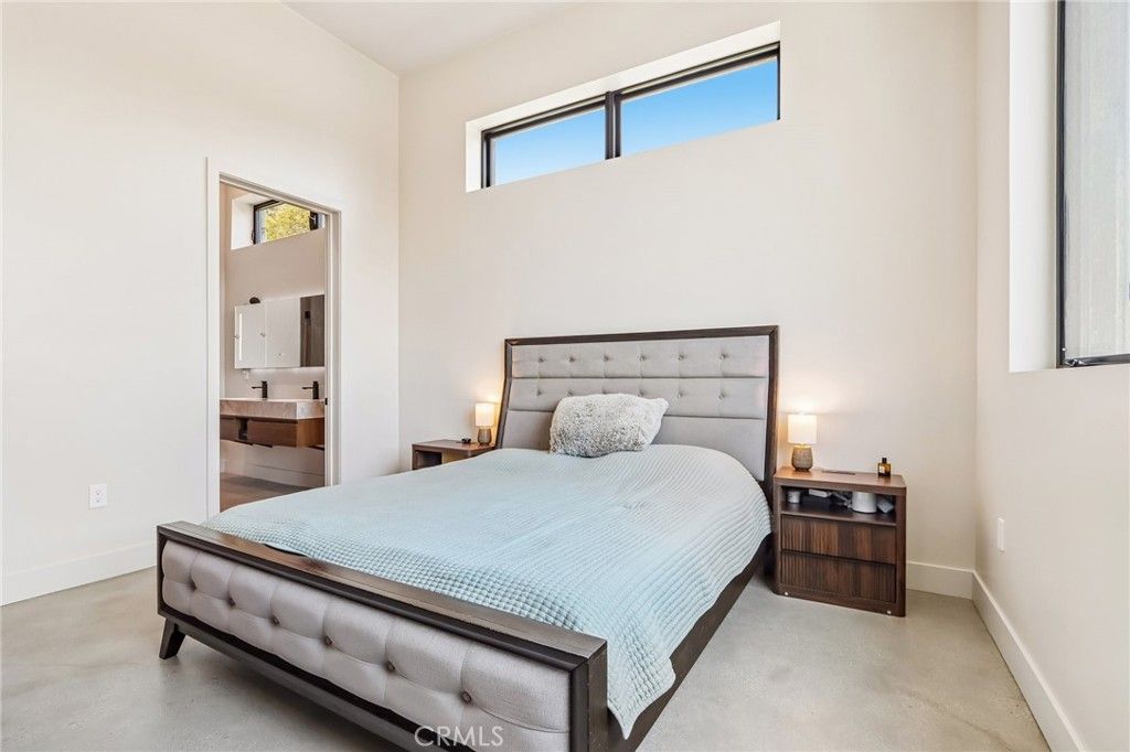 Image 22 of property listing at 8504 Outland View Drive, Sun Valley, CA 91352