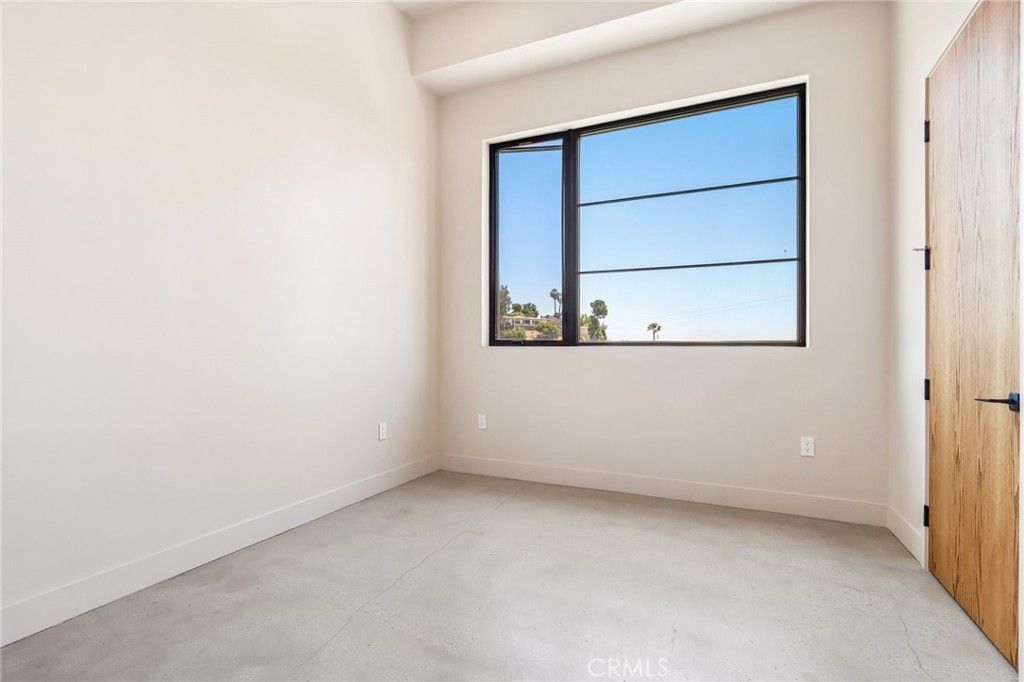 Image 24 of property listing at 8504 Outland View Drive, Sun Valley, CA 91352
