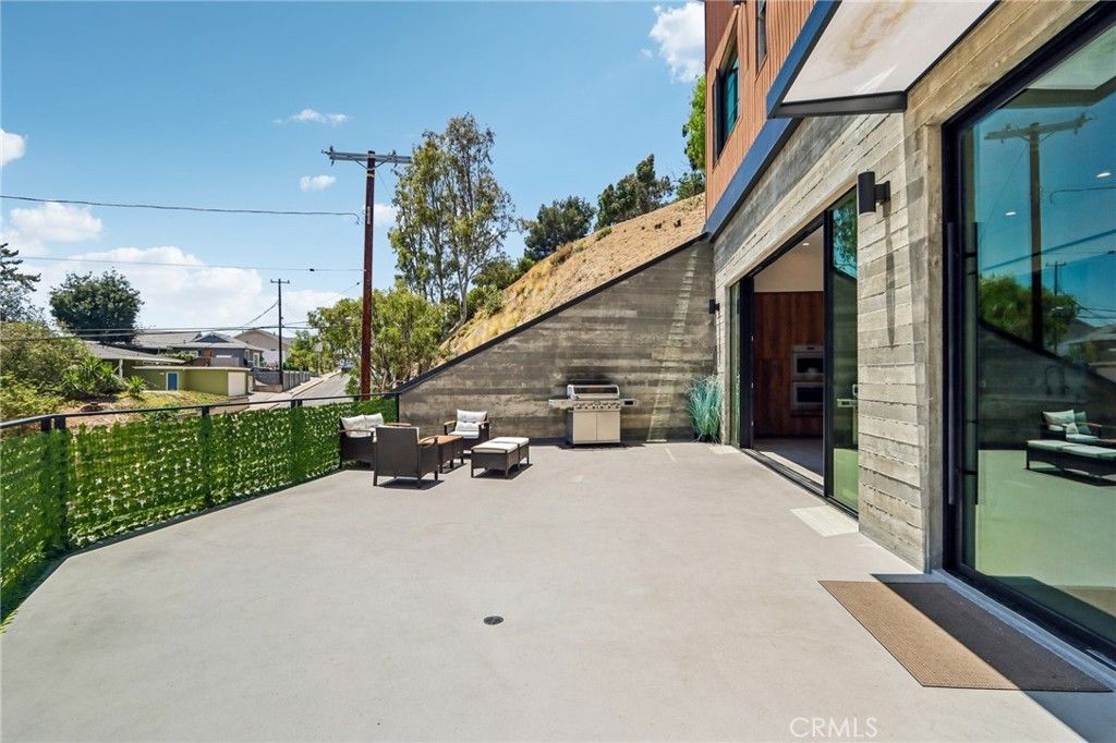Image 31 of property listing at 8504 Outland View Drive, Sun Valley, CA 91352