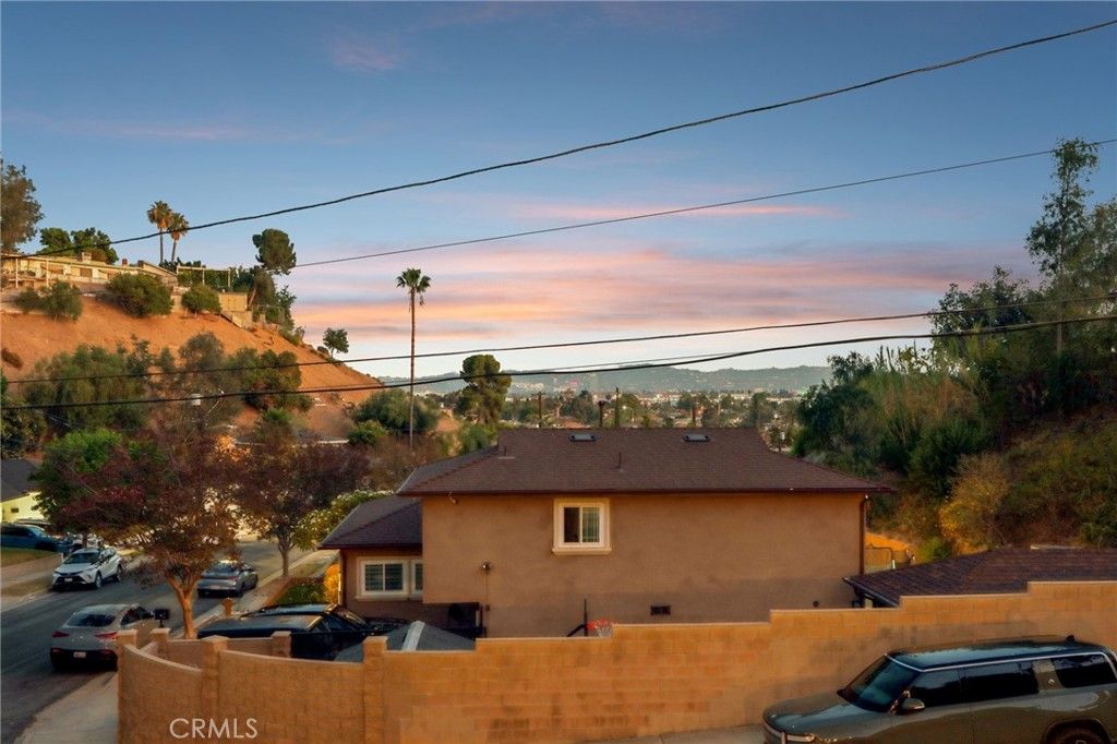 Image 33 of property listing at 8504 Outland View Drive, Sun Valley, CA 91352