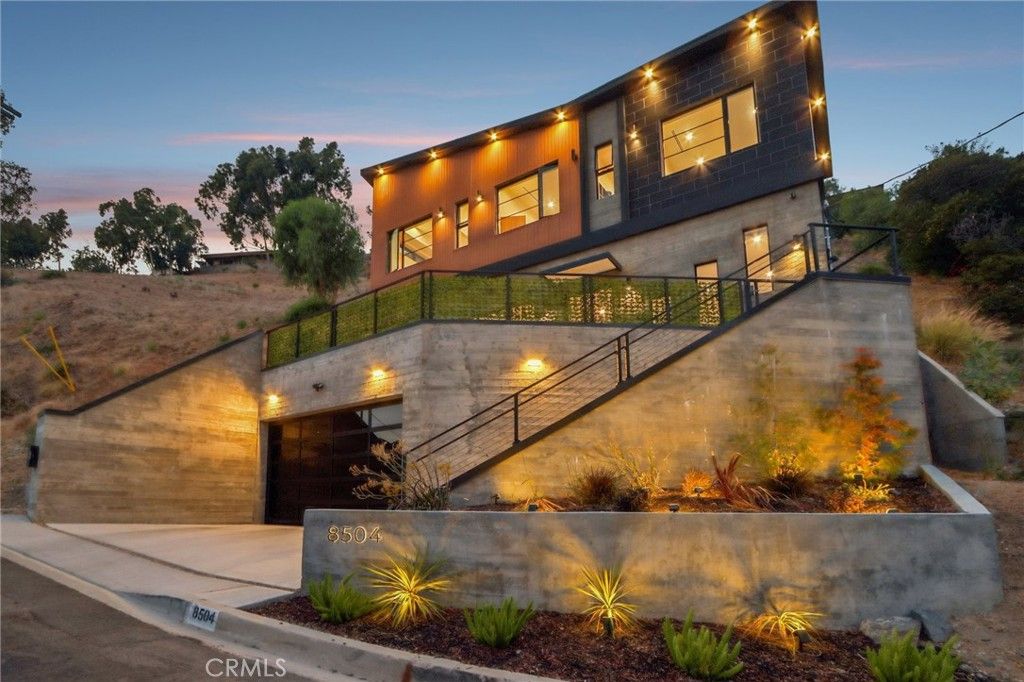 Image 36 of property listing at 8504 Outland View Drive, Sun Valley, CA 91352