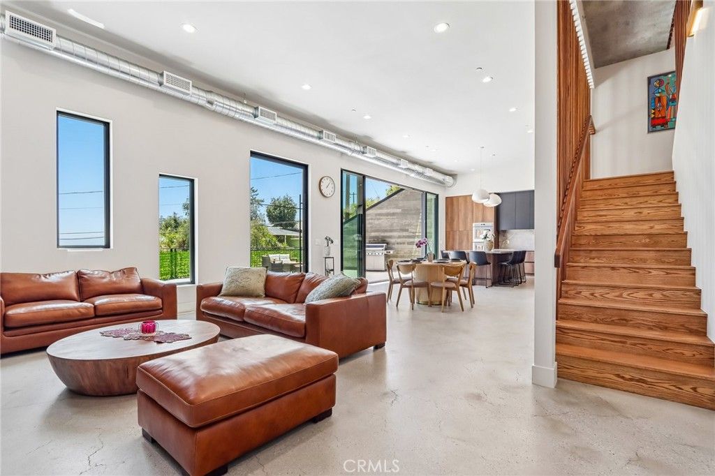 Image 6 of property listing at 8504 Outland View Drive, Sun Valley, CA 91352