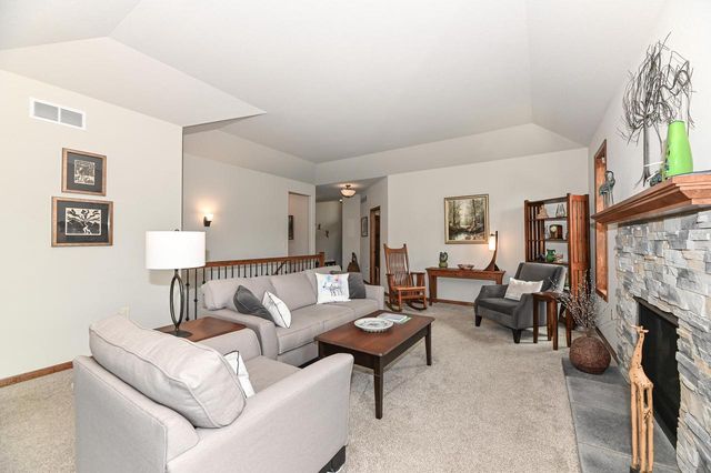 3424 Walnut TRAIL, Waukesha, WI 53188