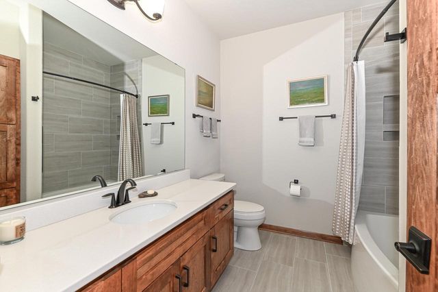 3424 Walnut TRAIL, Waukesha, WI 53188