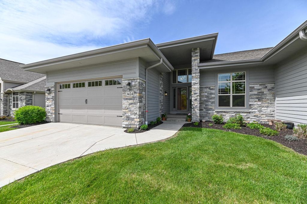 3424 Walnut TRAIL, Waukesha, WI 53188